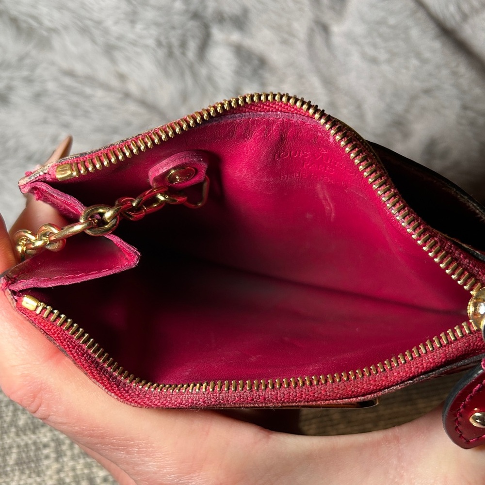 362. Louis Vuitton Monogram Vernis Pochette Cles, Key Holder - Picture 9 of 13